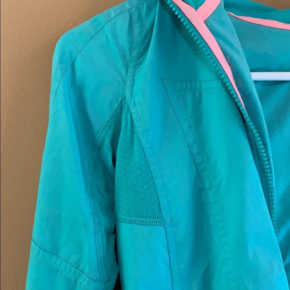 LULULEMON/ivivvia athletic rain/windbreaker jacket - Picture 3 of 8